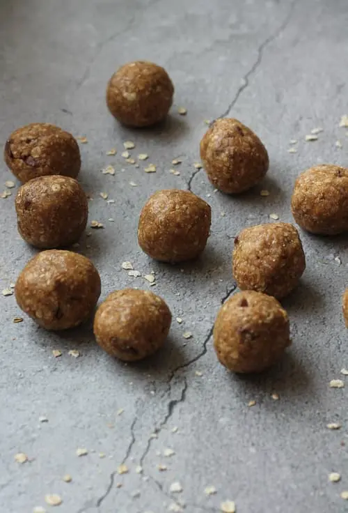 peanut butter oat cookies shaped into balls