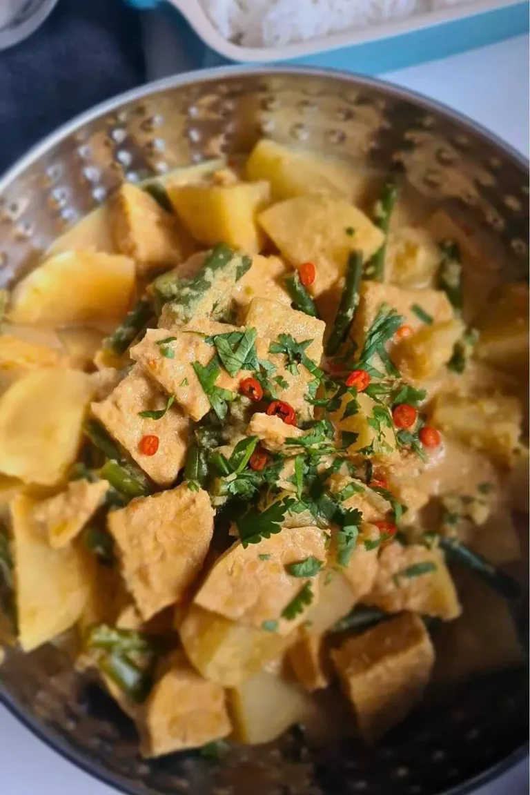 vegan rendang in a serving dish